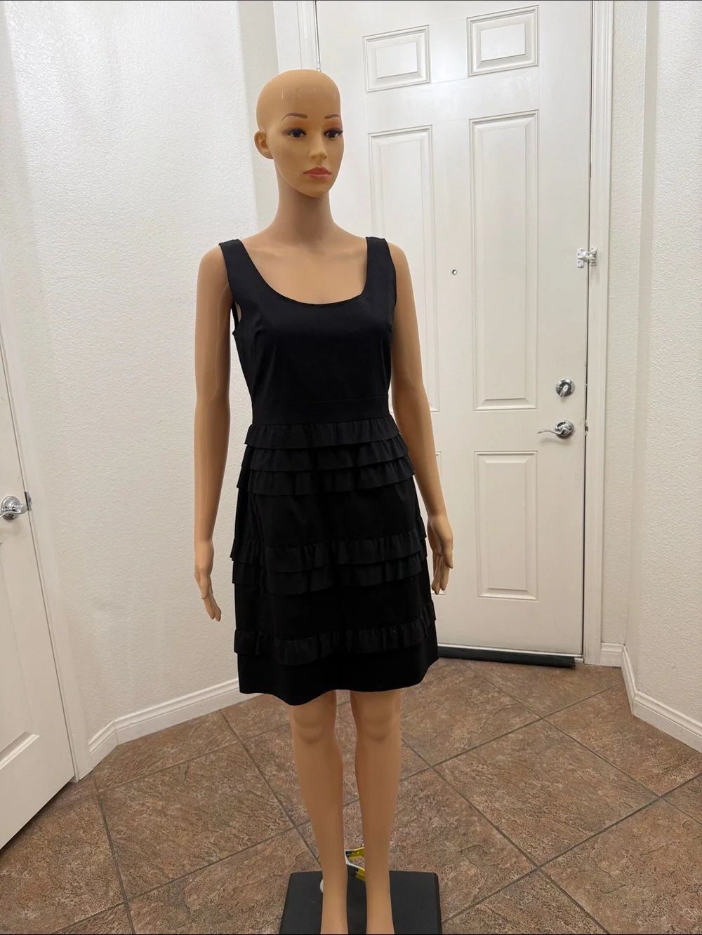 Elie Tahari Sz 4 Black Sleeveless Tiered Ruffle Mini Dress Scoop Neck Sleeveless
